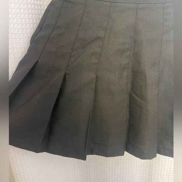 Black Pleated Mini Skirt - Picture 4 of 5